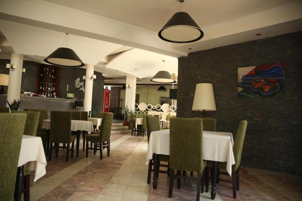 Sirena Hotel Tushemisht Buitenkant foto