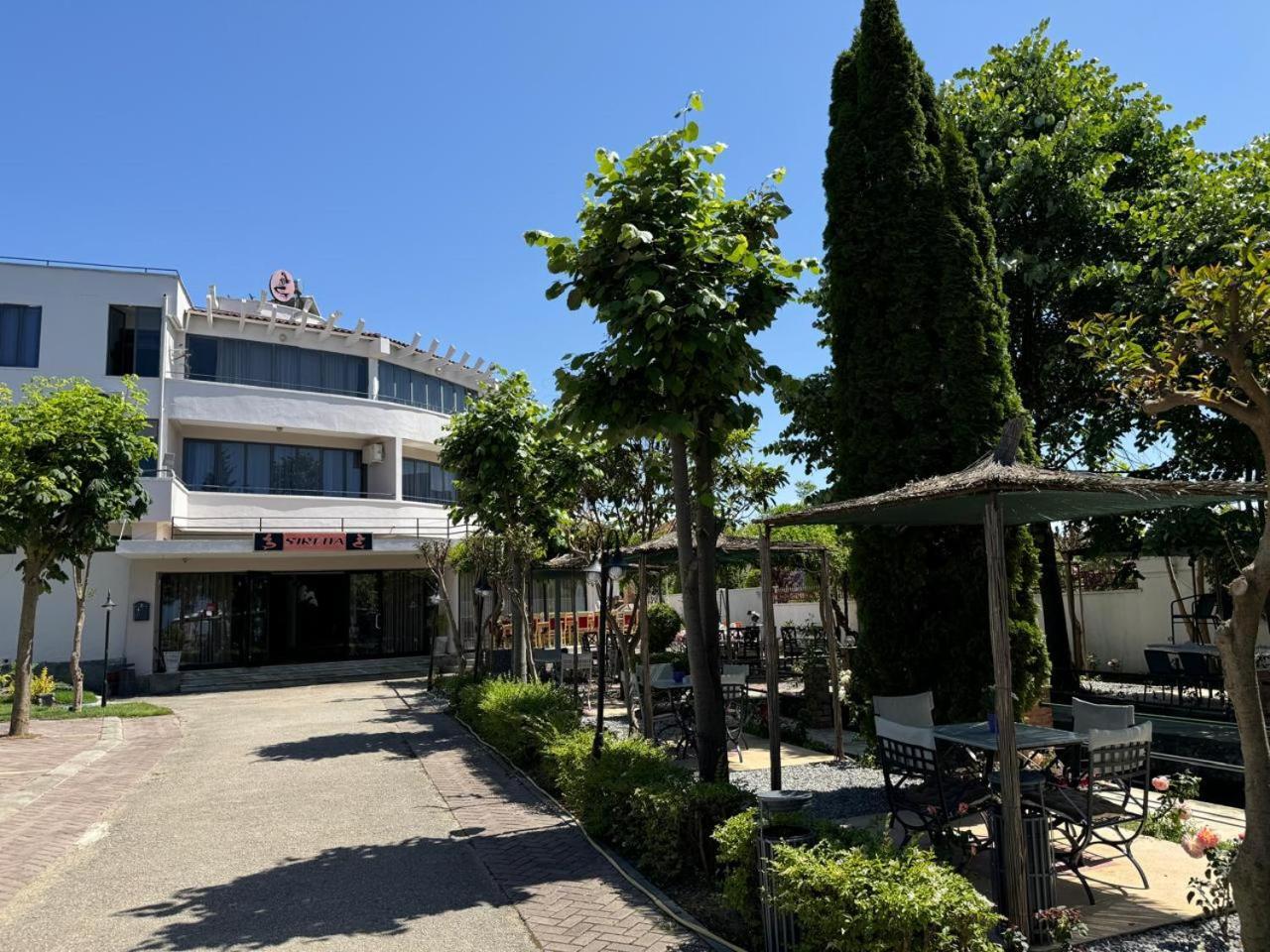 Sirena Hotel Tushemisht Buitenkant foto