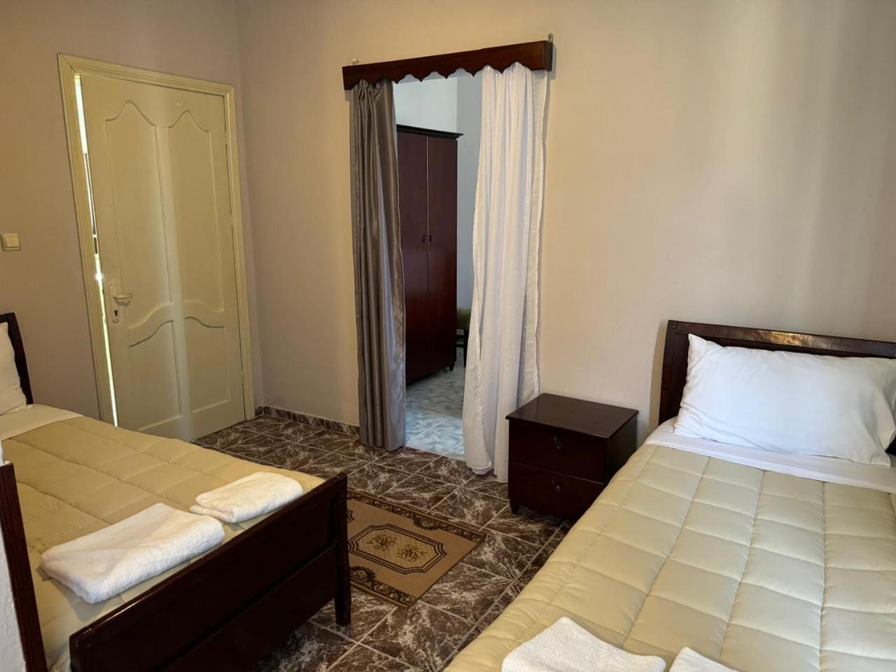 Sirena Hotel Tushemisht Buitenkant foto