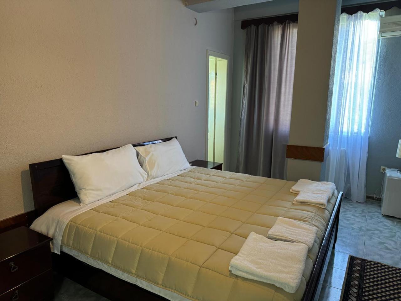 Sirena Hotel Tushemisht Buitenkant foto