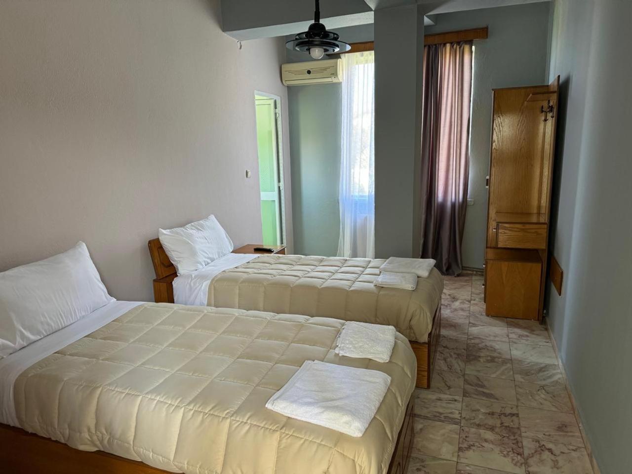 Sirena Hotel Tushemisht Buitenkant foto