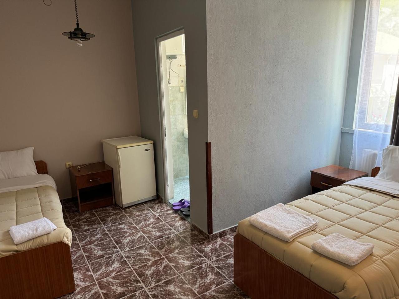 Sirena Hotel Tushemisht Buitenkant foto