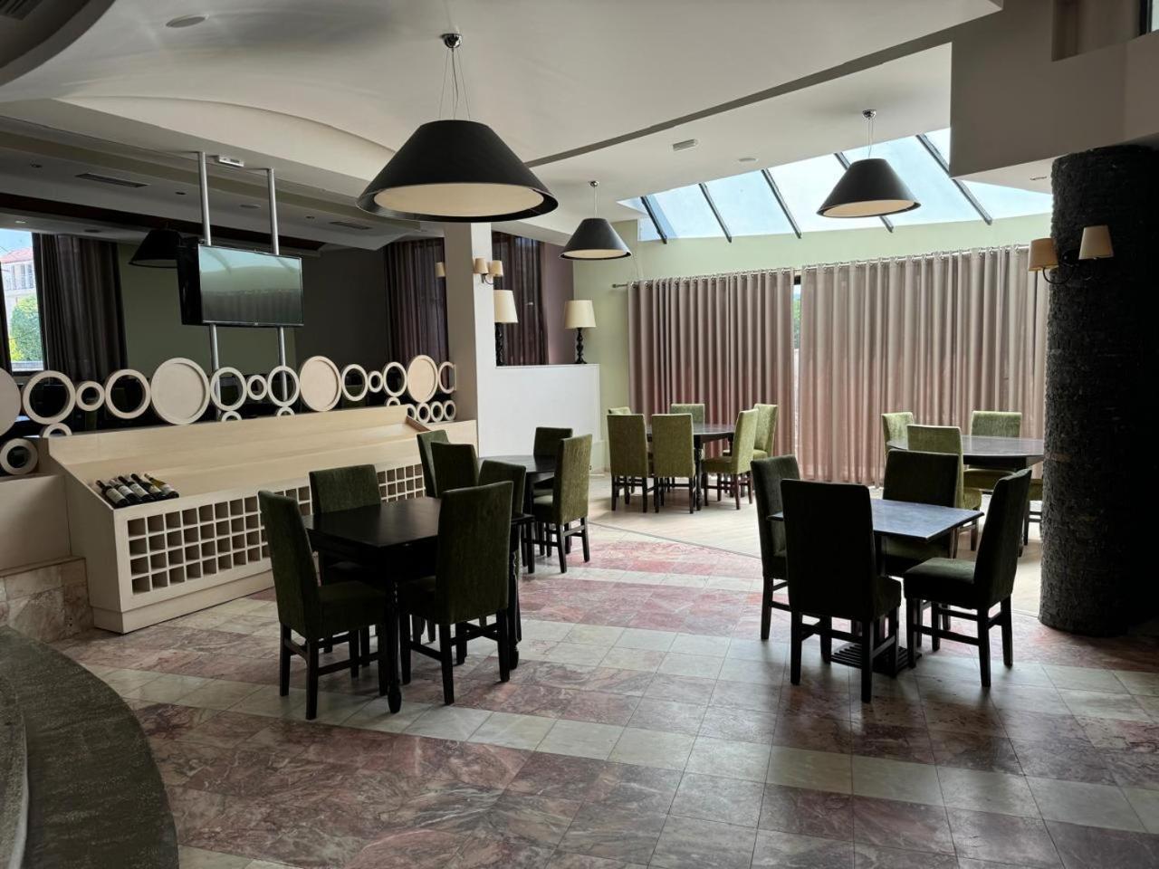 Sirena Hotel Tushemisht Buitenkant foto