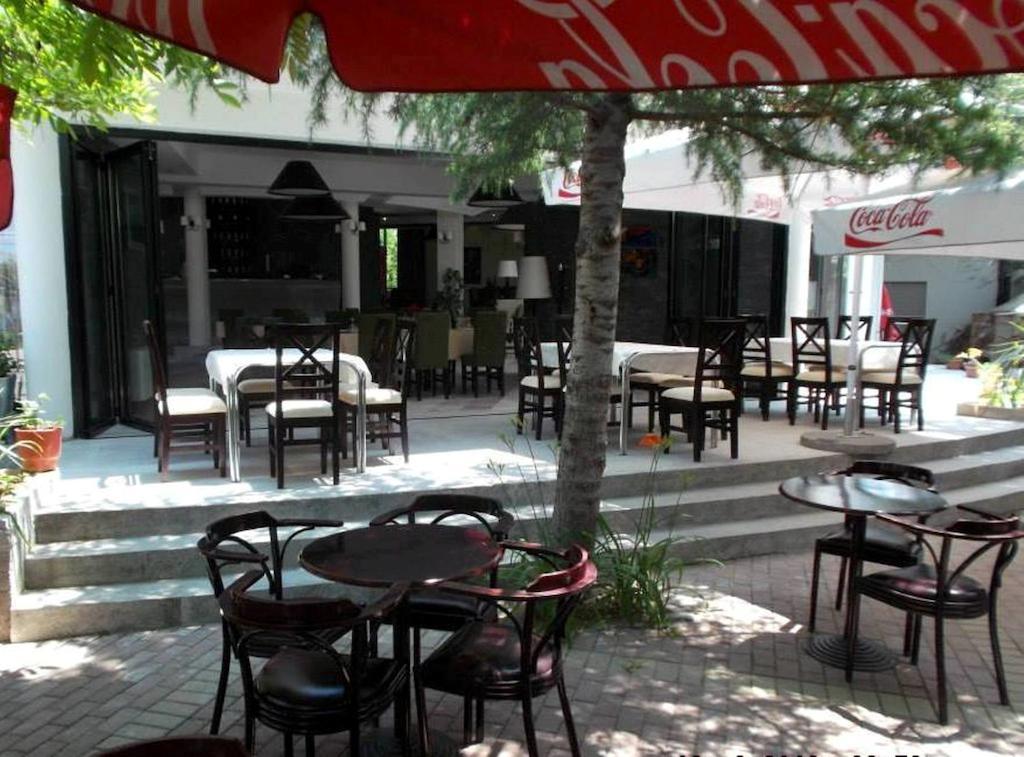 Sirena Hotel Tushemisht Buitenkant foto