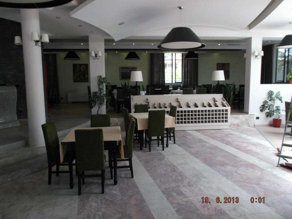 Sirena Hotel Tushemisht Buitenkant foto