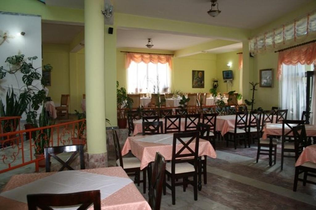 Sirena Hotel Tushemisht Buitenkant foto