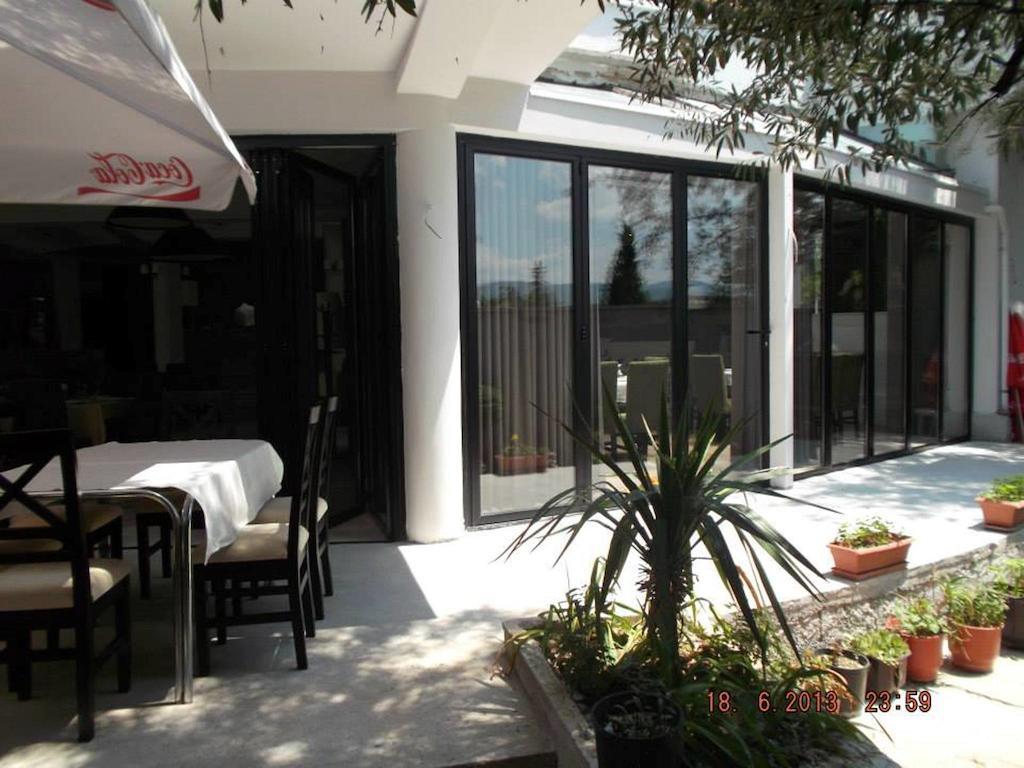 Sirena Hotel Tushemisht Buitenkant foto